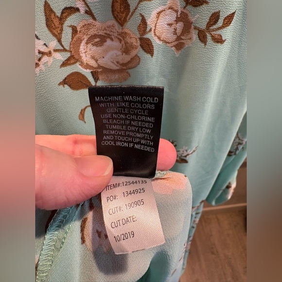 Torrid size 3 sheer high low style top with button 3/4 sleeve. - Picture 7 of 7